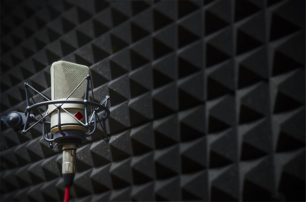Lydisolering av hjemmestudio - akustikk, absorpsjon og lydisolasjon gjort enkelt.